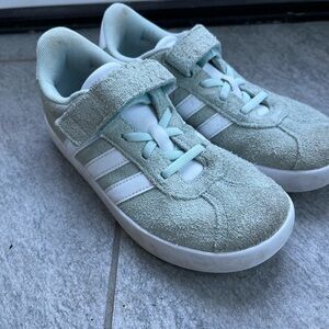 adidas V Court 3.0 Sneaker, Mint/White, 2 US Unisex Little Kid